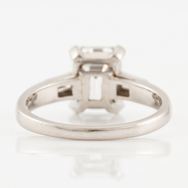 A platinum ring with an emerald-cut diamond 2.31 ct.