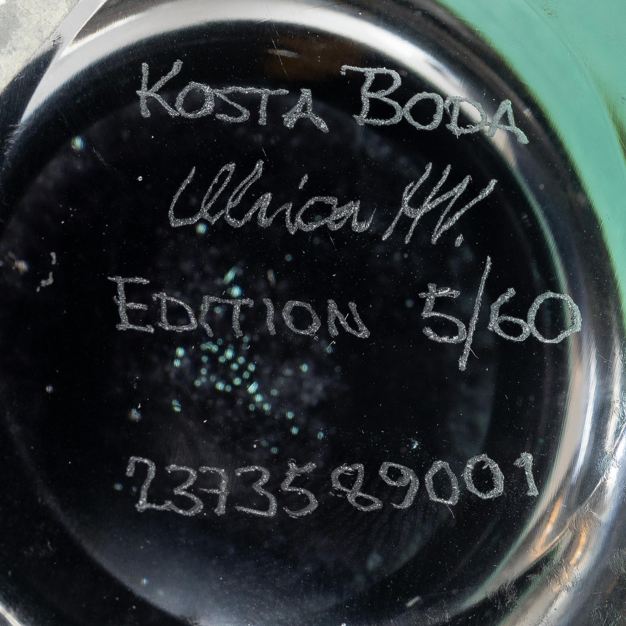 Ulrica Hydman-Vallien, skål på fot, juvelglas, Kosta Boda.