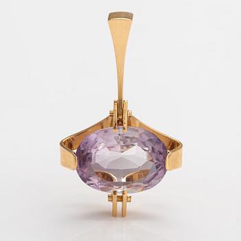 Elis Kauppi, An 18K gold pendant with an amethyst. Kupittaan kulta, Turku 1959.