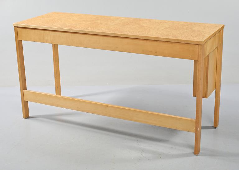 SKRIVBORD, Axel Larsson, märkt Park Aveny samt numrerad 1282.