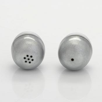 Timo Sarpaneva, Salt and pepper shakers in enamelled sterling silver, Tillander, Helsinki 1992.