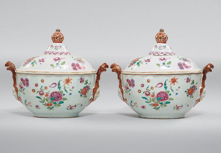 An export porcelain famille rose dinner service, Qing dynasty, Qianlong (1736-1795), (59 pc).