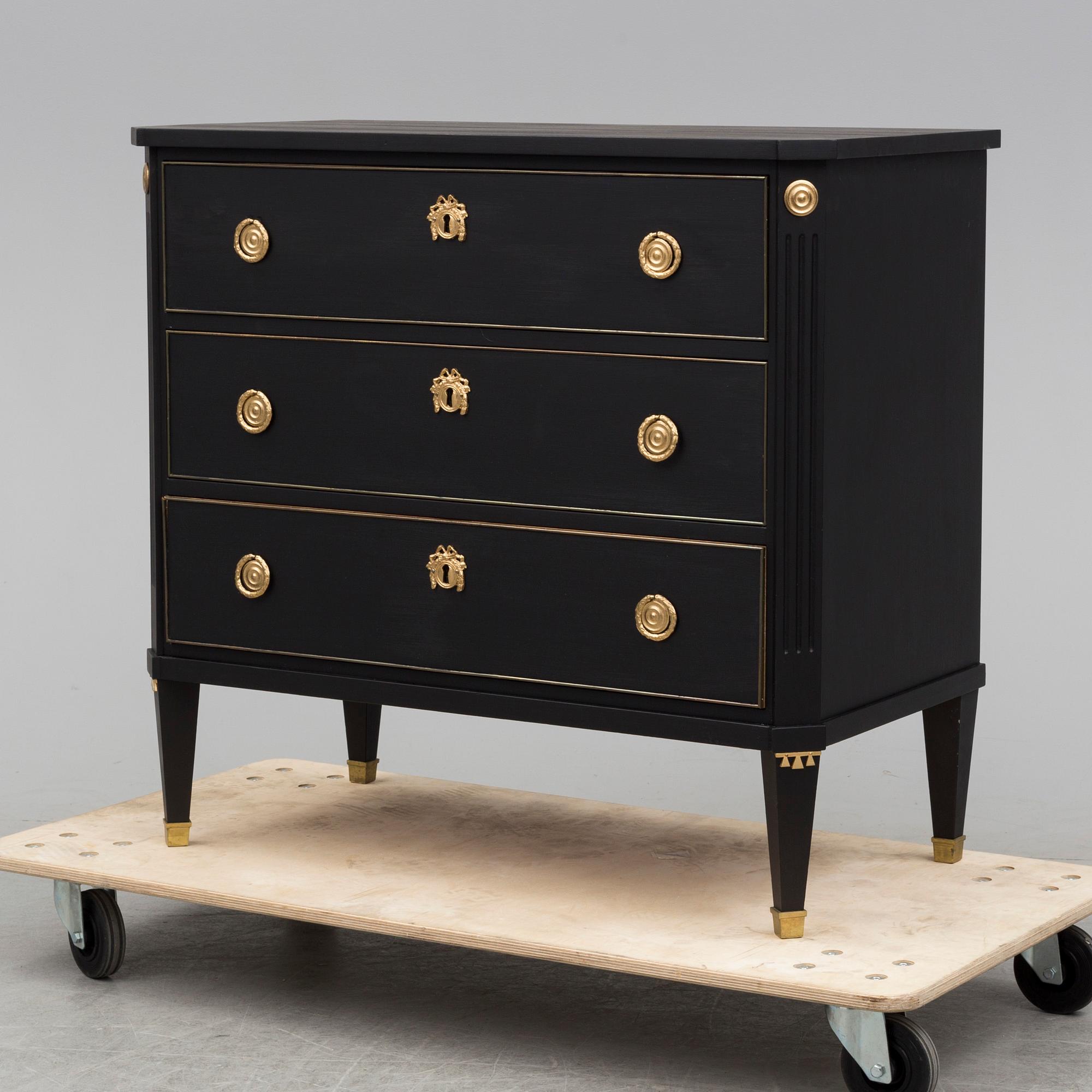A mid 20th century gustavian style chest of drawers.