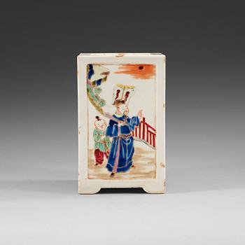 1649. BRUSHPOT, porslin. Qing dynastin (1644-1912).