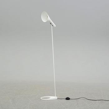 ARNE JACOBSEN, golvlampa, "AJ", Louis Poulsen, Danmark.