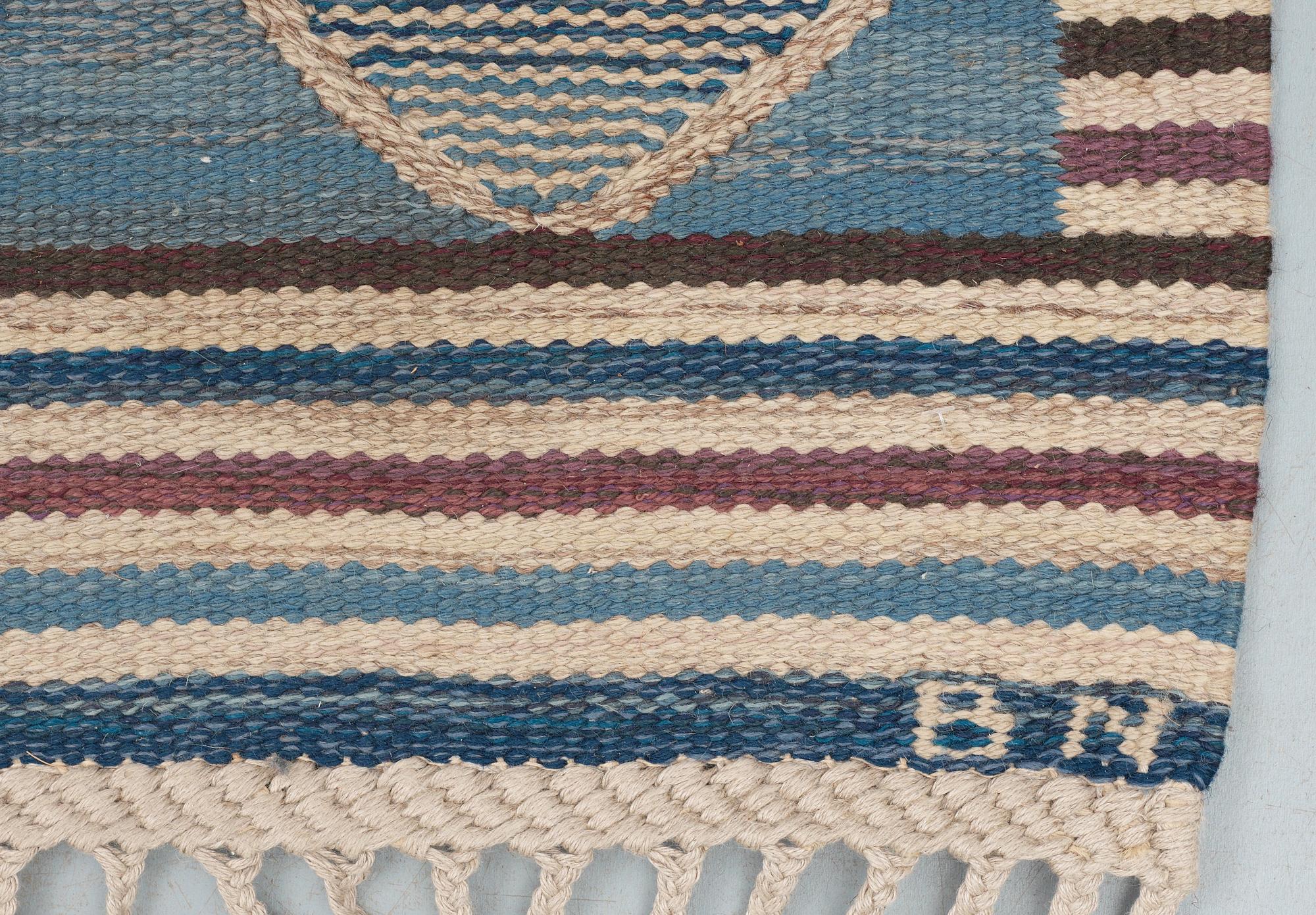 RUG. "Spättan blå". Tapestry weave (gobelängteknik). 213 x 140 cm. Signed AB MMF BN.