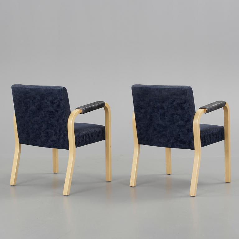 KARMSTOLAR, ett par, nr 26, Alvar Aalto, Artek.