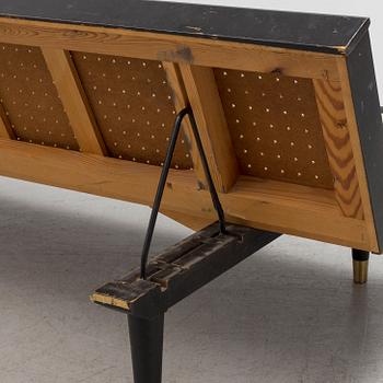 A mid 20th century daybed / sofa by Nordiska Kompaniet.