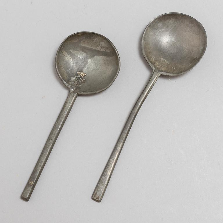 TWO 18TH CENTURY PEWTER SPOONS.