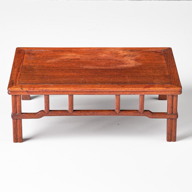 A small huanghuali low table, 'Kangzhou', Qing dynasty, 19th century.