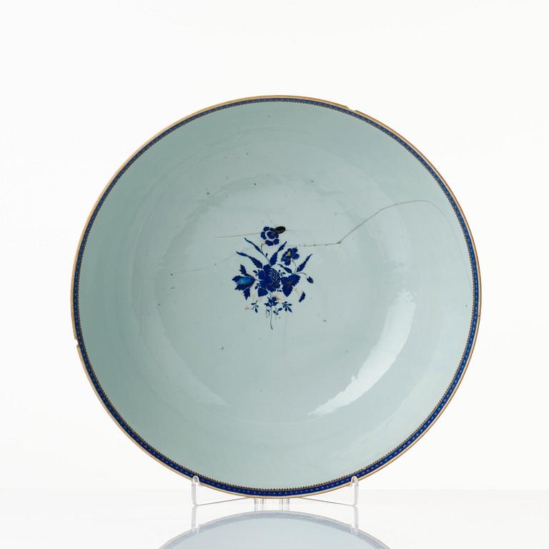 Bålar med fat, ett par , kompaniporslin. Qingdynastin, 1700-tal.