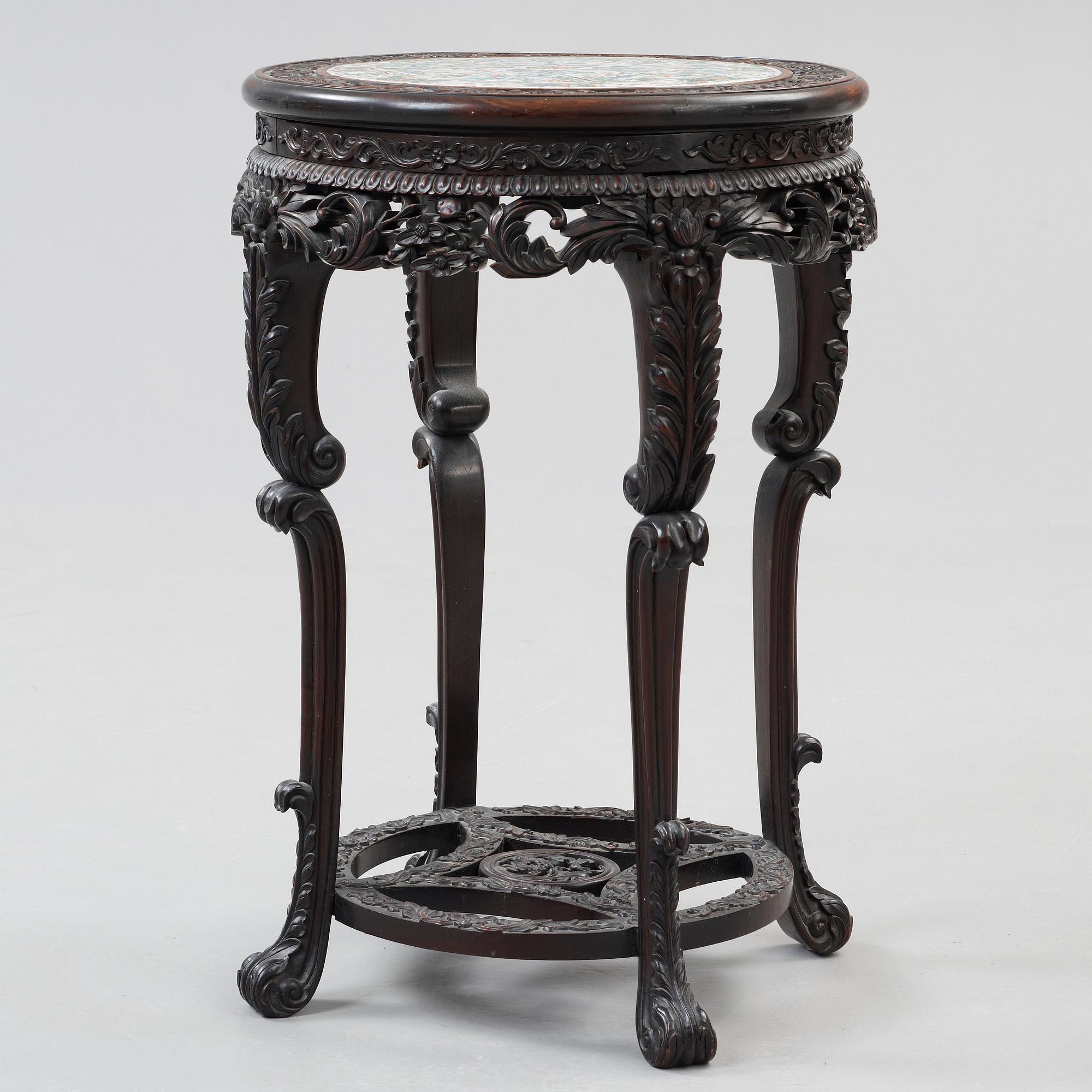 A hardwood and porcelain plaquette in famille verte  table, Qing dynasty 19th century.