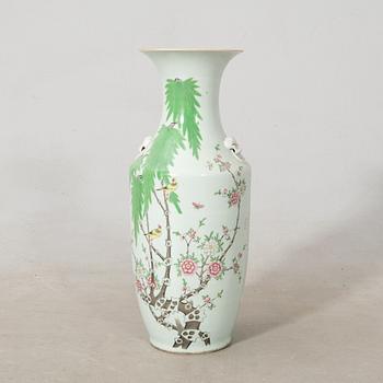 Floor vase China 20th century porcelain.