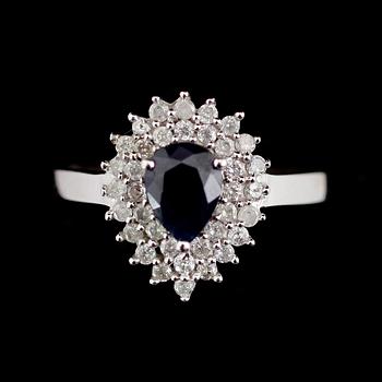 RING, 14 k vitguld, blå safir ca 1,04 ct, diamanter tot ca 0,50 ct.