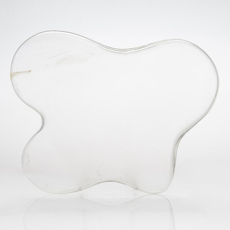 Alvar Aalto, a '3034' dish signed Alvar Aalto 3034. Manufactured by Iittala early 1960s.