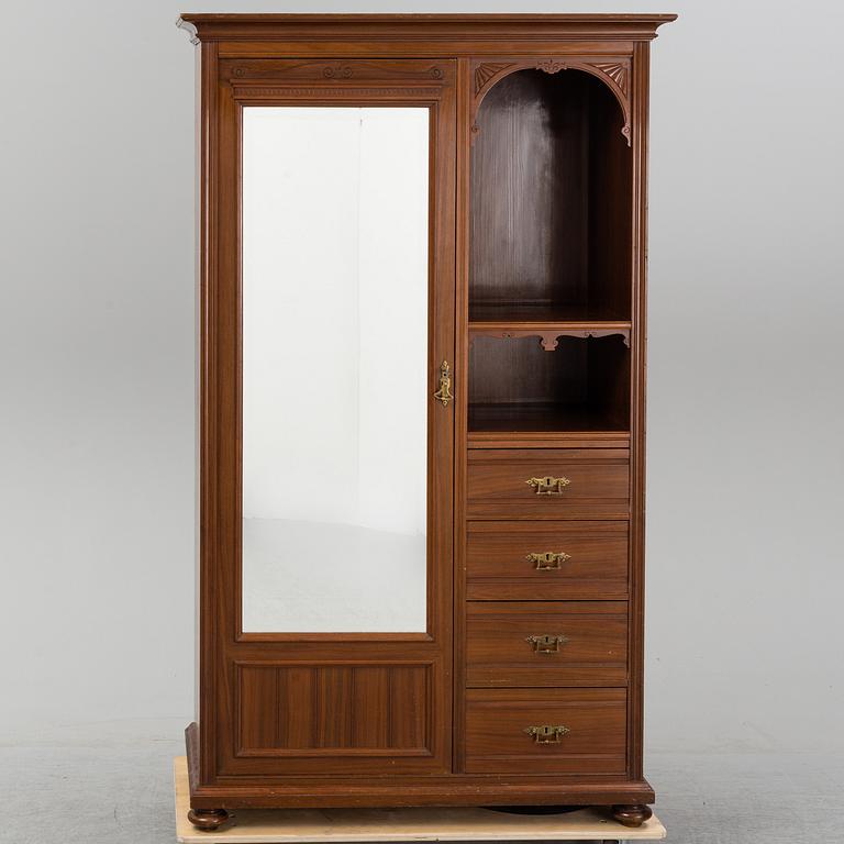 KLÄDSKÅP/GARDEROB, jugend, 1900-talets början.