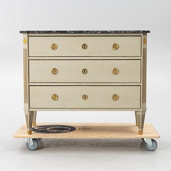 Chest of drawers, Gustavian style, first half of the 20th century.