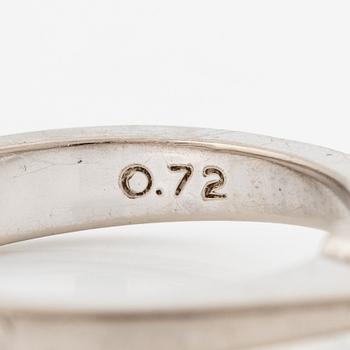 Ring, 18K  vitguld med briljantslipad diamant, 0.72 ct enligt gravyr.