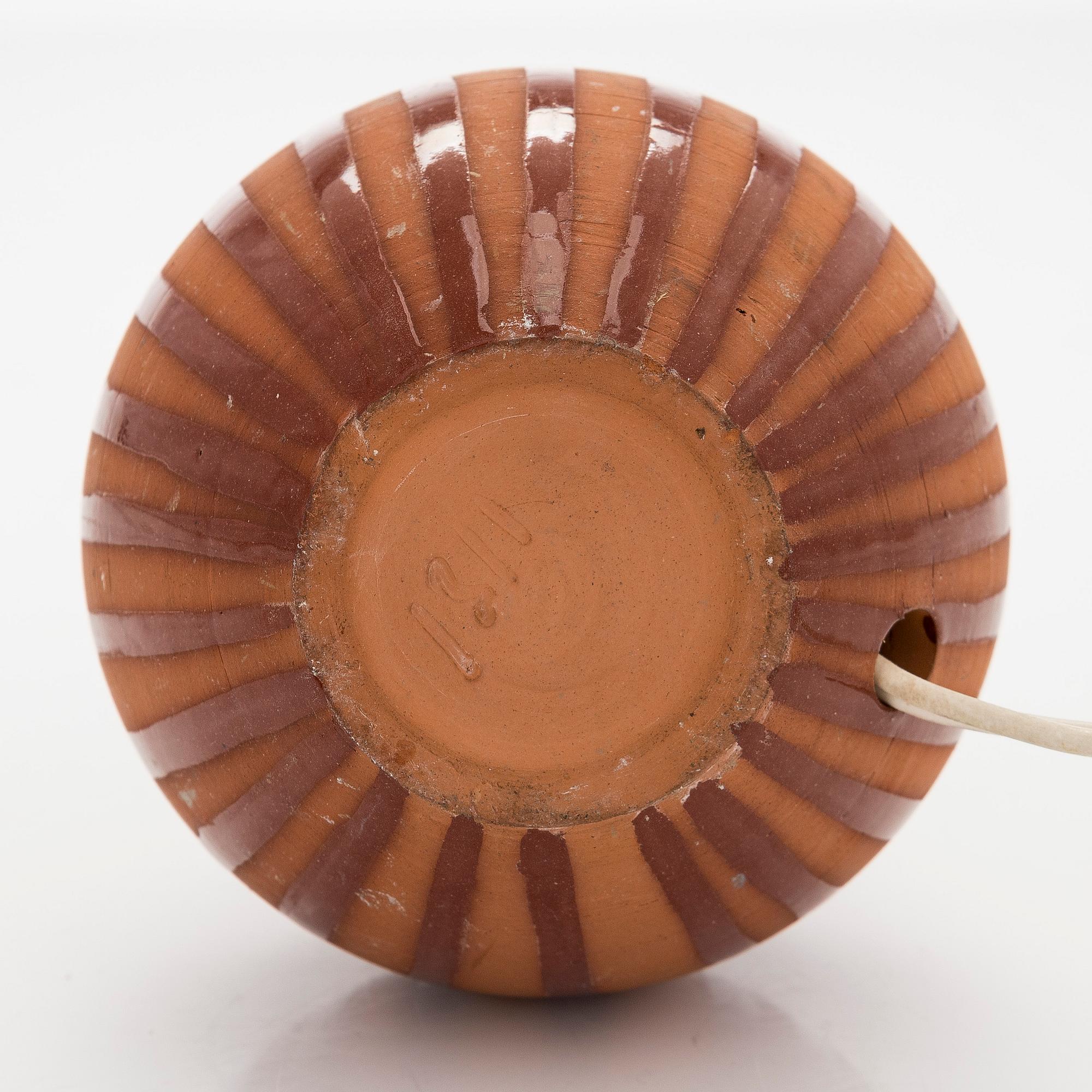 Marita Lybeck, A red clay tablelamp modell 1311. Retailer Stockmann / Artek, Finland.