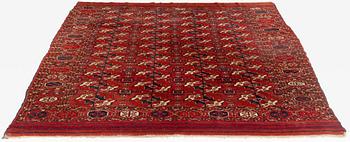 A main carpet, antique, Tekke ca 287 x 215 cm (as well as 1 cm flat weave at the ends).