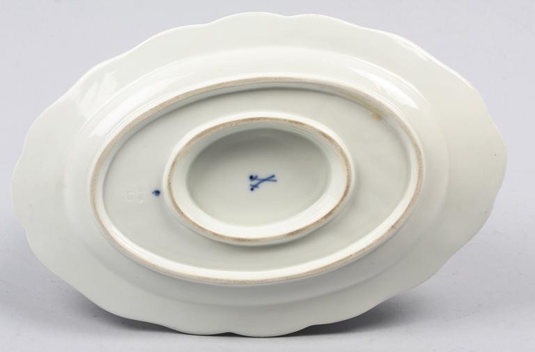 TERRIN MED SKED, porslin, Meissen.