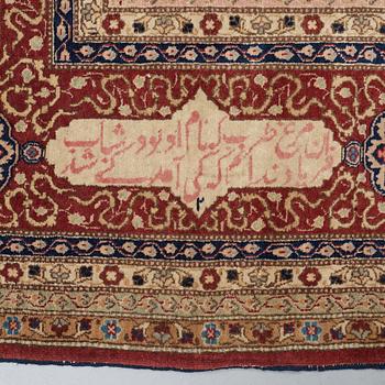 A CARPET, a semi-antique Tabriz, ca 466 x 328,5 cm.