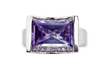 449. AN AMETHYST RING.