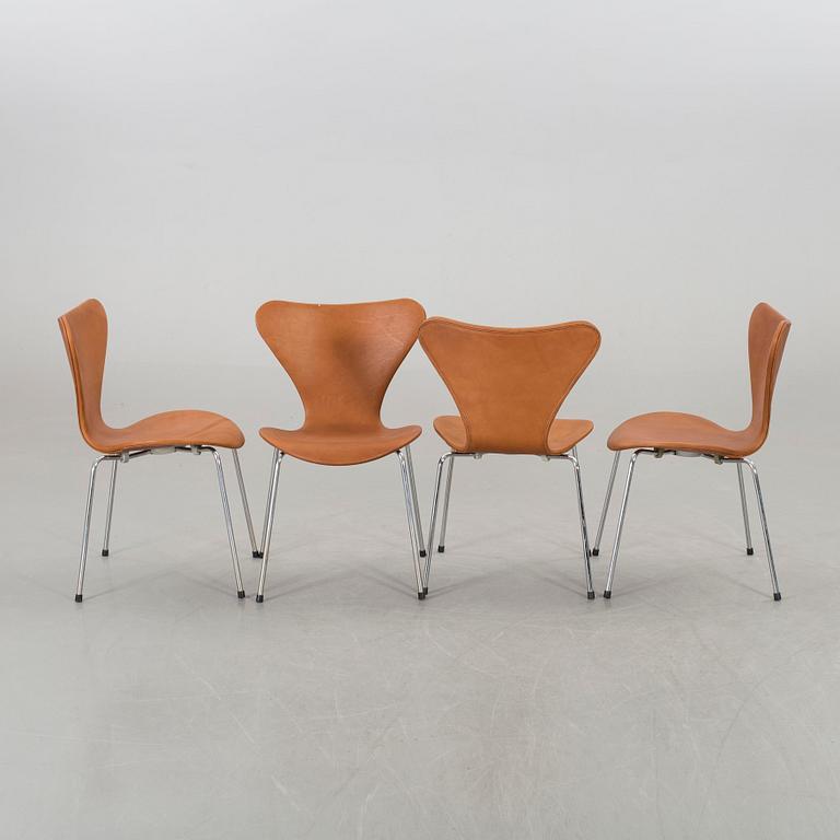 ARNE JACOBSEN, a set of 8 "Serie 7 "chairs for Fritz Hansen.