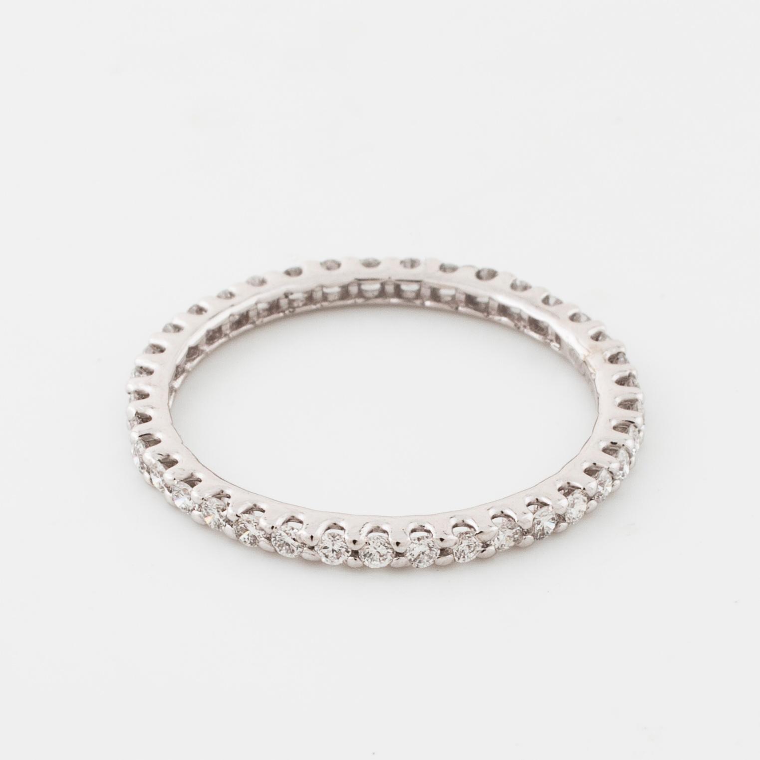 RING, med briljantslipade diamanter totalt ca 0.50 ct.
