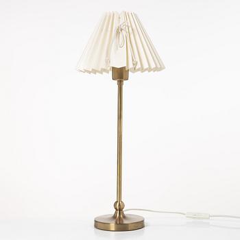 Josef Frank, Bordslampa, Firma Svenskt Tenn, modell G 2569.