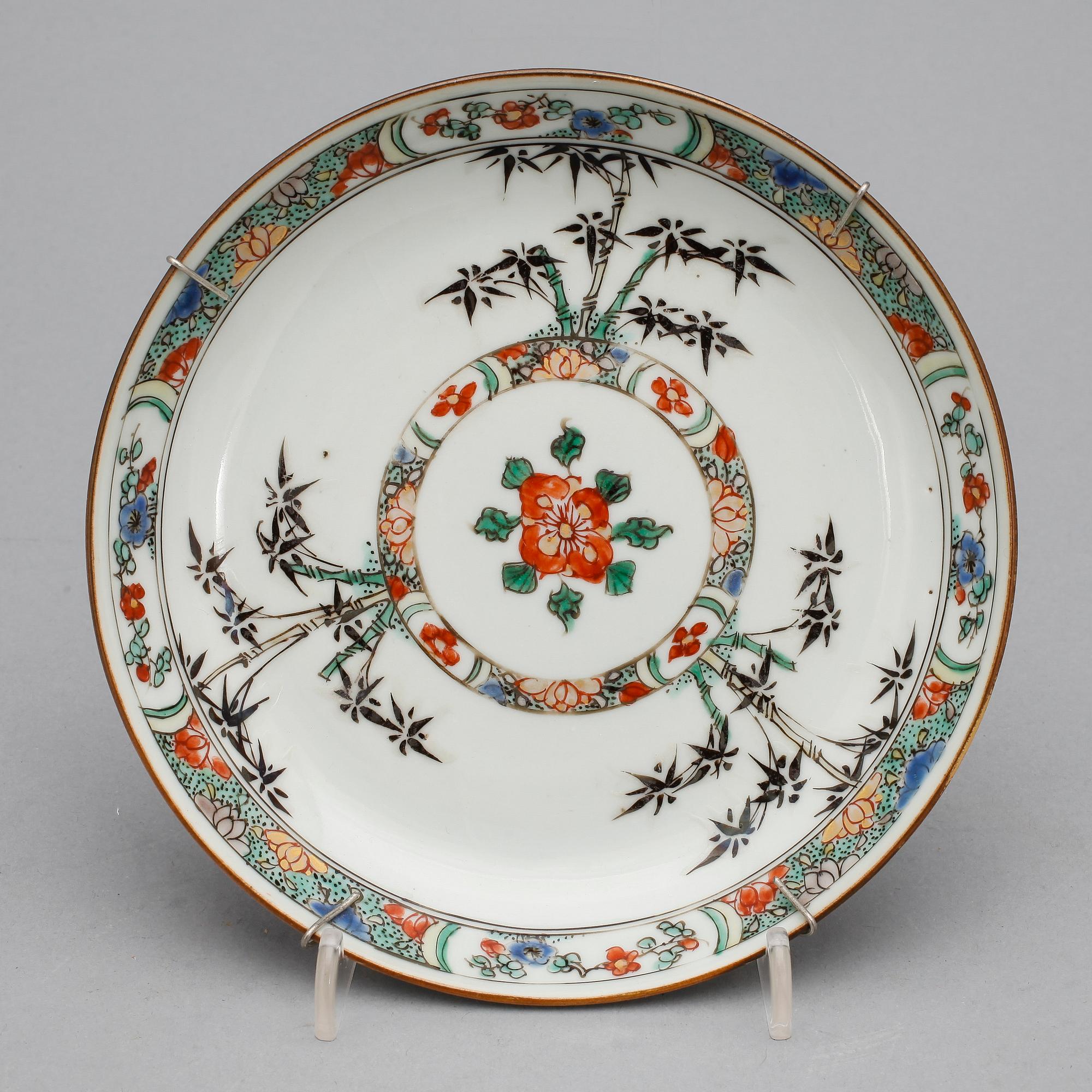 TALLRIKAR,  5 st, porslin Qing dynastin, 1700-tal.