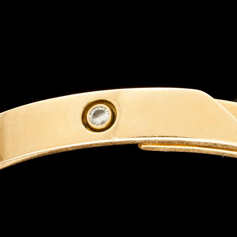 ARMRING, 18k guld besatt med diamant, ca 0,05 ct. Cartier. Vikt ca 39 g.