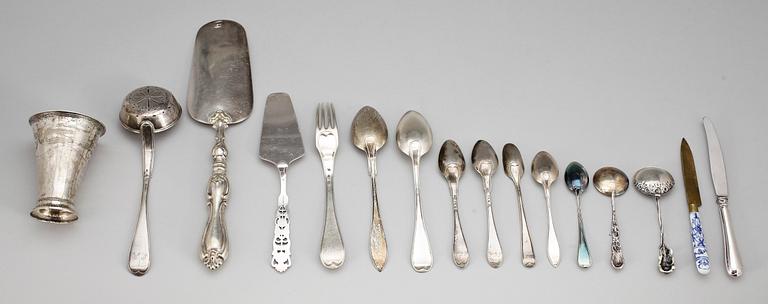 PARTI SILVER, 21 delar, bl a 1700-tal, tot vikt ca 556 gram.