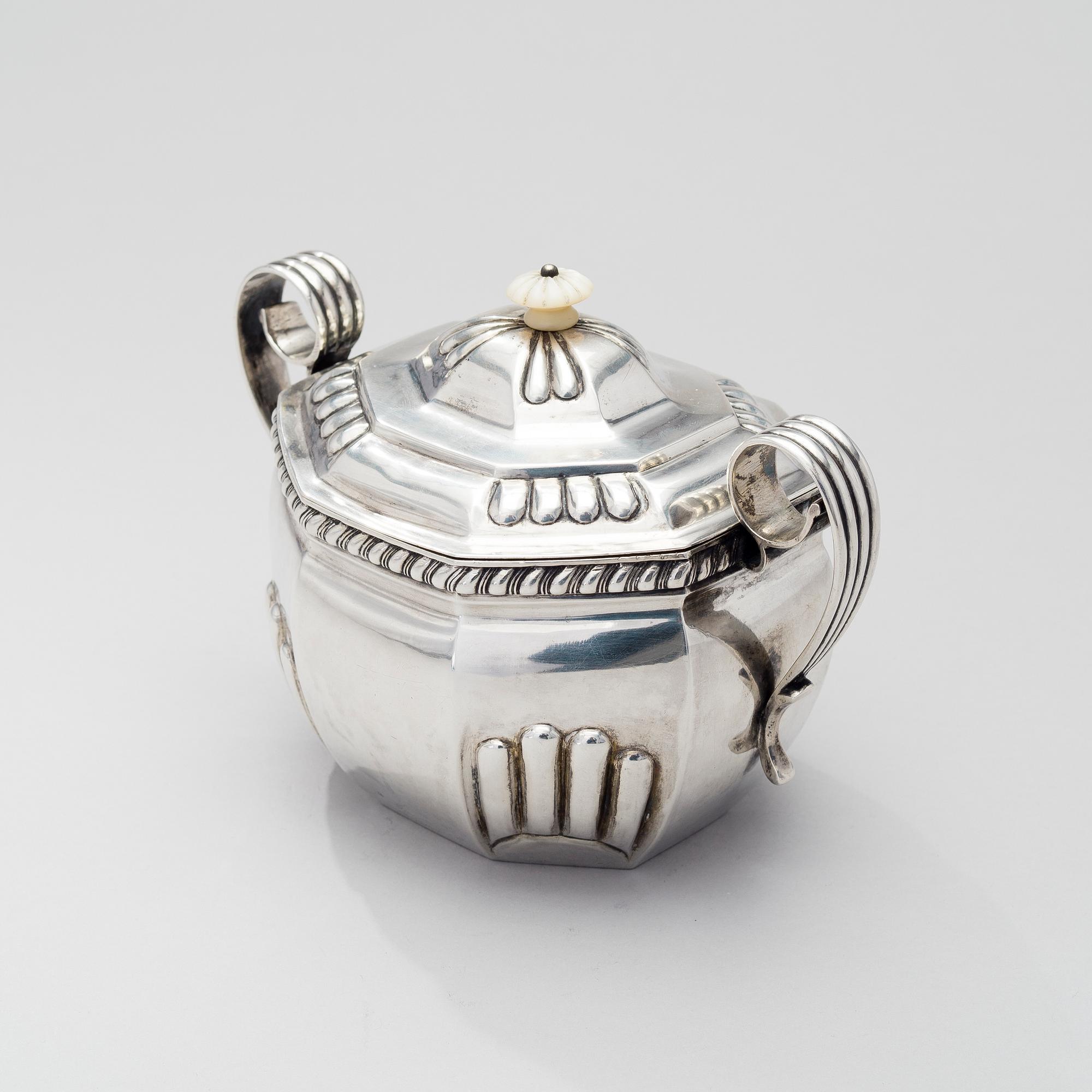 KANNELLINEN SOKERIKKO, hopeaa, Pietari 1810-20-luku Peter Uhhrwäder, paino 518 g.