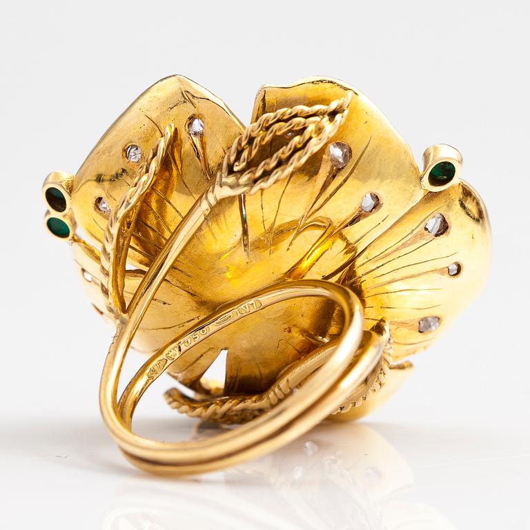 LOTTA ORKOMIES, RING, 18K guld, turkoser, old mine-cut diamanter ca 0.90 ct tot. A Tillander, Helsingfors 1974.
