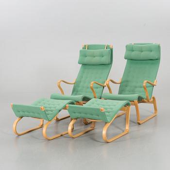 A PAIR OF BRUNO MATHSSON "MIGO" ARMCHAIRS WITH STOOLS.