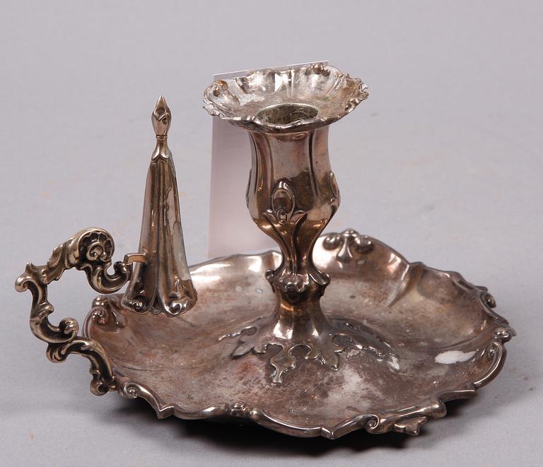 NATTLJUSSTAKE MED LJUSSLÄCKARE, silver, nyrokoko, Möllenborg, Stockholm 1855.