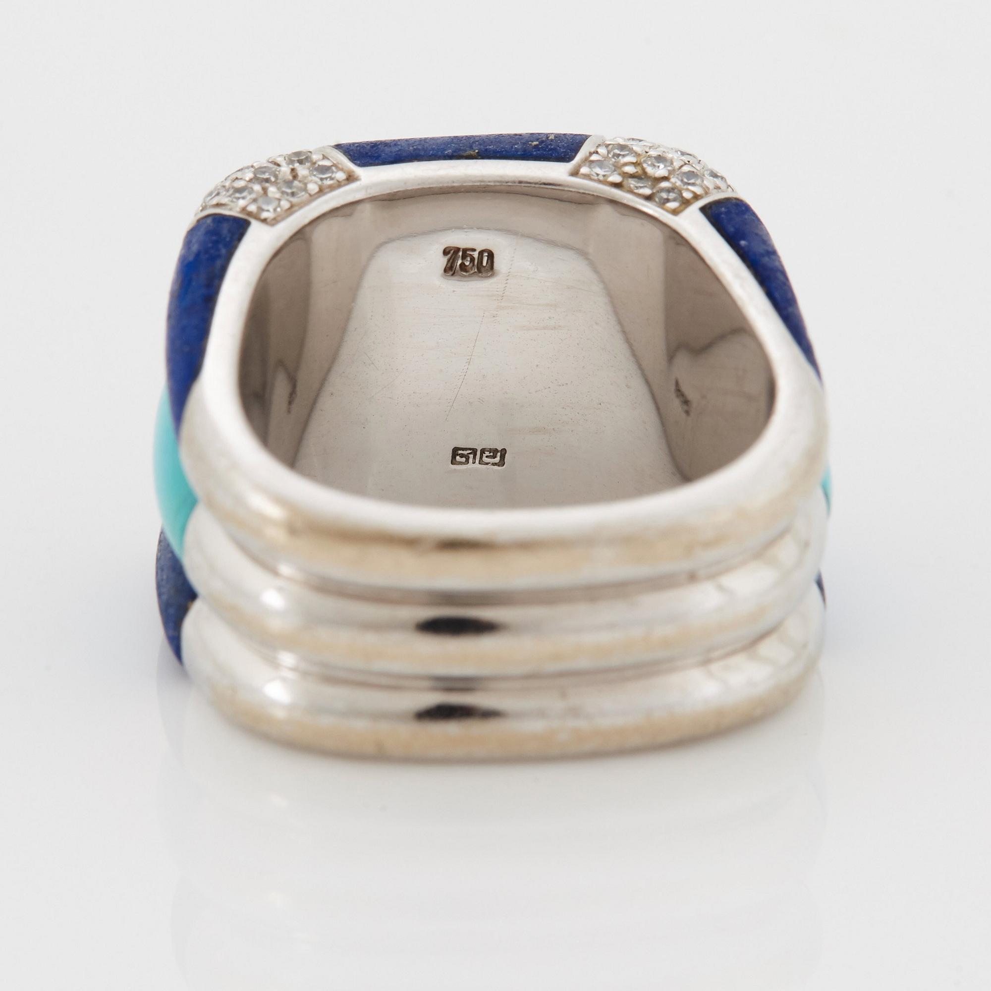 Paul Binder ring 18K vitguld med lapis lazuli, turkos samt runda briljantslipade diamanter.
