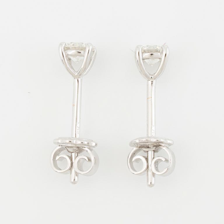 Örhängen 18K vitguld med briljantslipade diamanter.