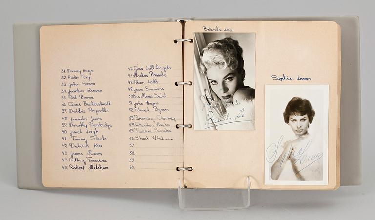 ALBUM MED AUTOGRAFER, 56 fotografier, mest Hollywood, 1950-60-tal.