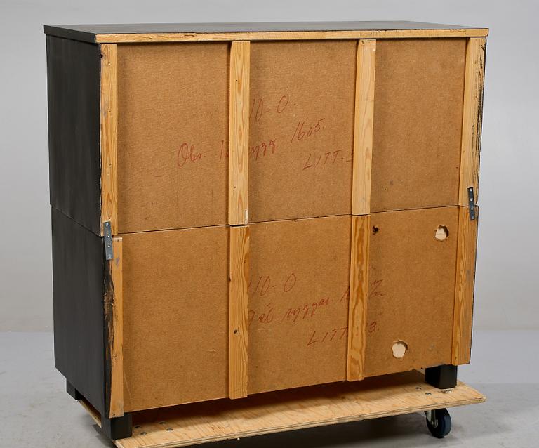 APOTEKSSKÅP, 1900-talets andra hälft.