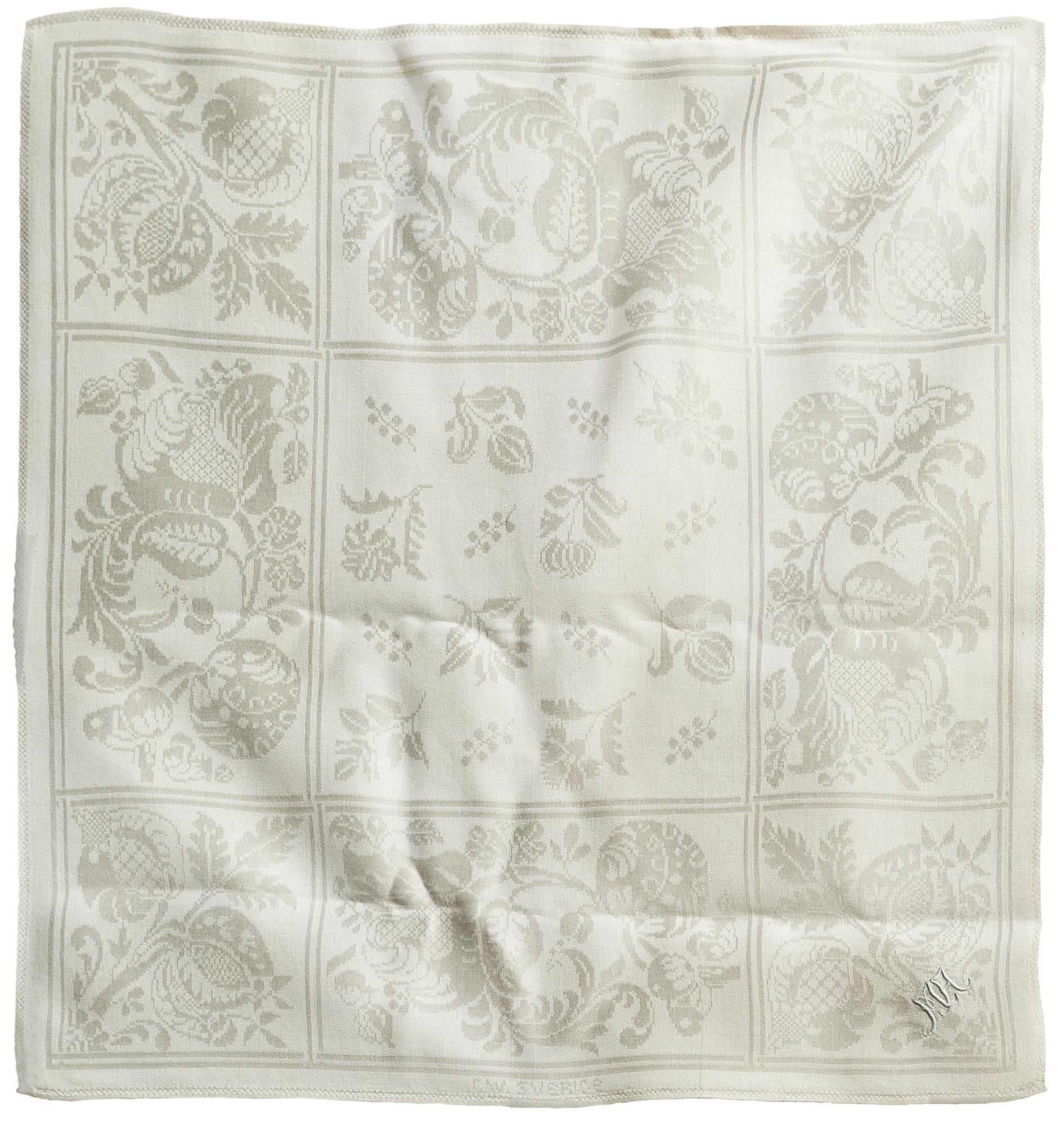 DUK OCH SERVIETTER, 10 st. Linnedamast.  Duken 346 x 147 cm, servietterna ca 58 x 59,5 cm vardera.