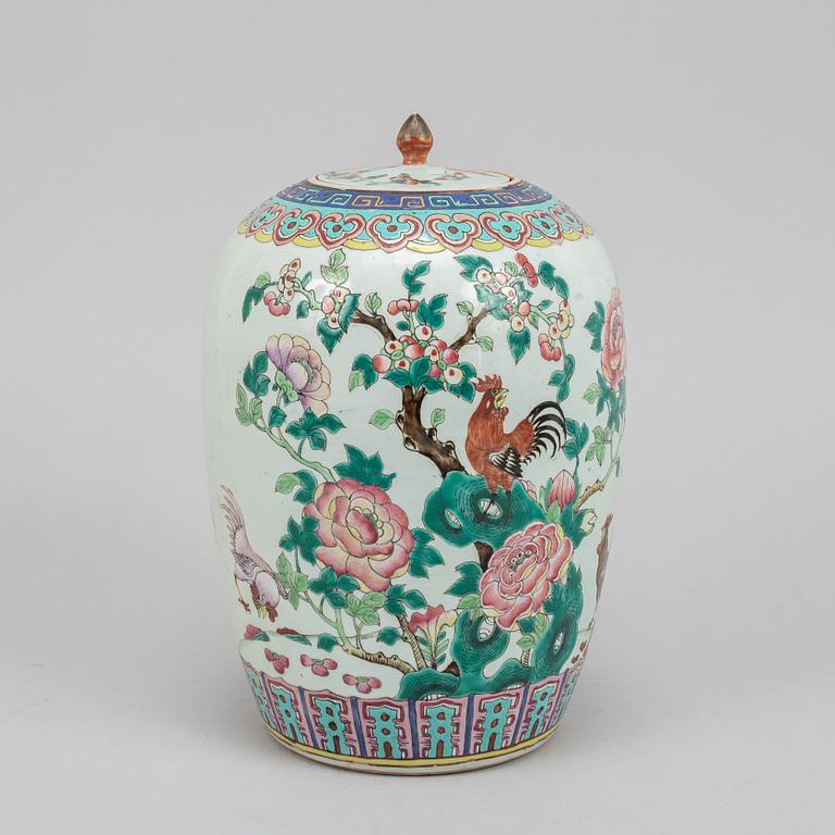 A famille rose vase, China, early 20th Century.