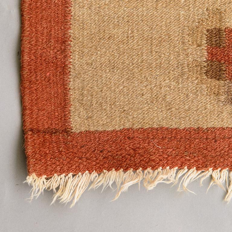 A 1920s Finnish flat weave carpet probably for Kotiteollisuus Oy Orkamo. Circa 205x155 cm.