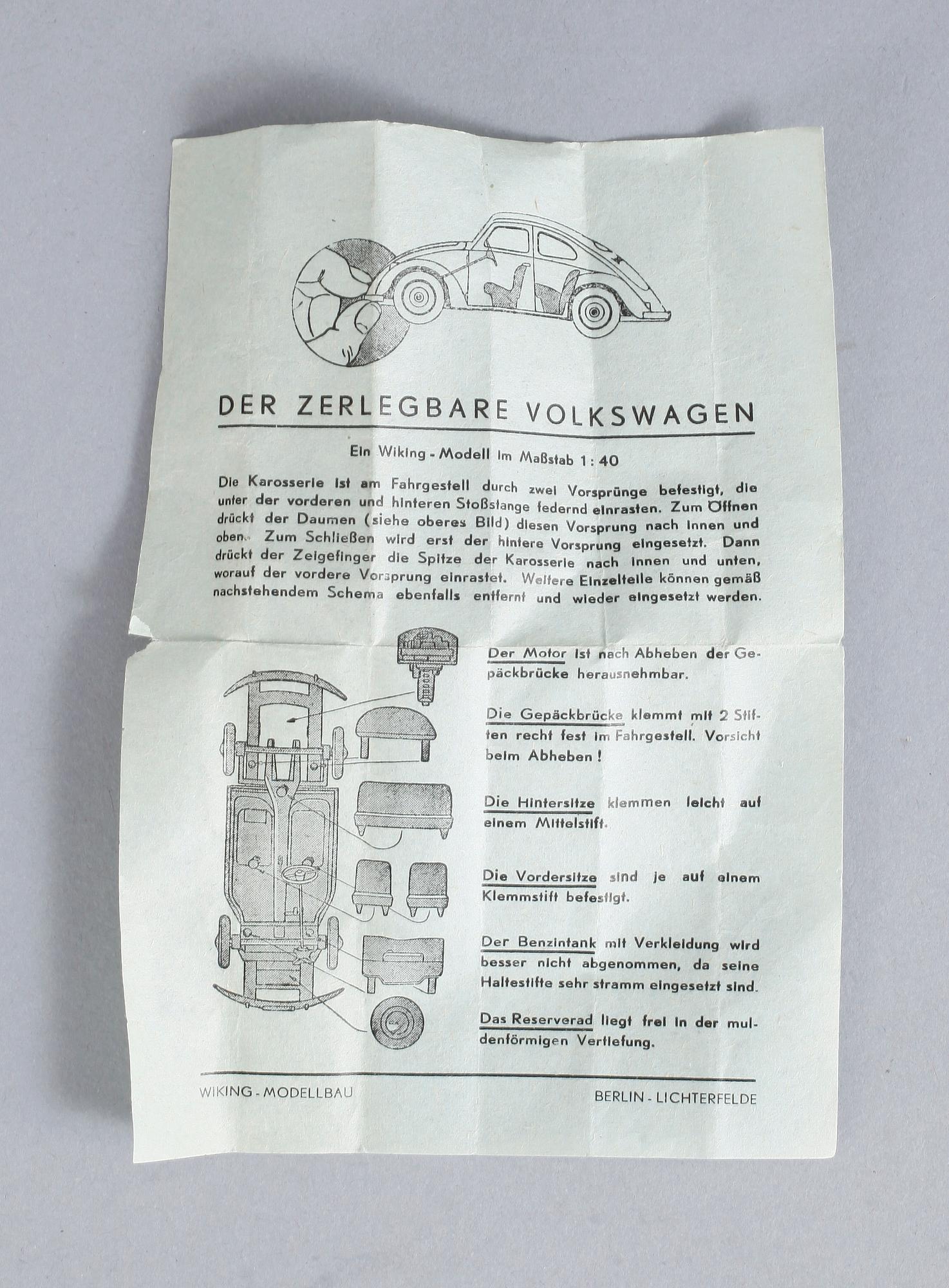 LEKSAKSBILAR, ett par, omkring 1900-talets mitt.