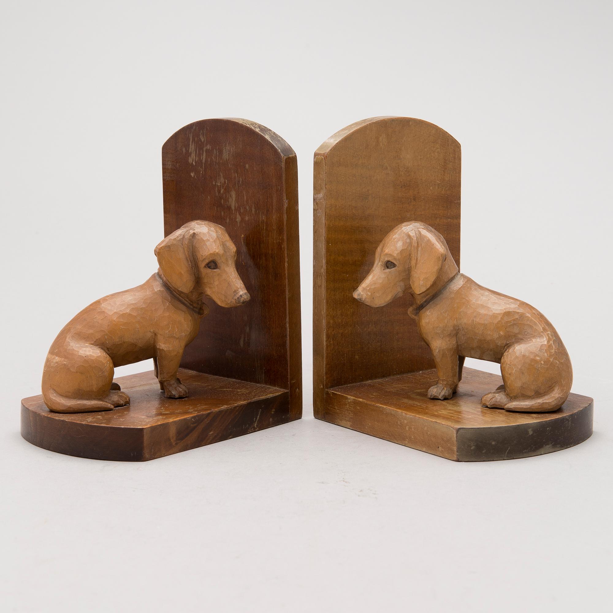 KIRJATUET, veistettyä puuta, Keskieurooppa, 1900-luvun puoliväli.