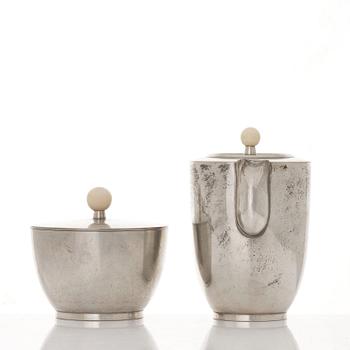 Wolfgang von Wersin, a three pcs pewter coffee service with tray, ed. Eugen Wiedamann, Regensburg, Germany 1931-34.