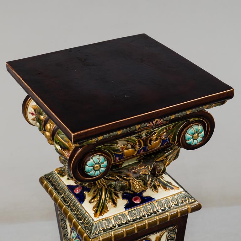 A majolica lidded vase and pedestal, Rörstrand, late 19th century.