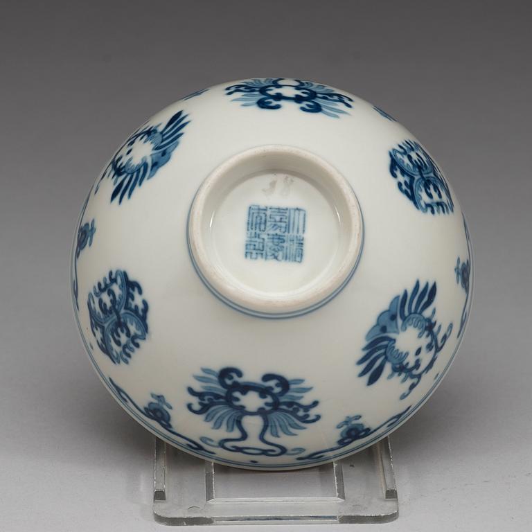 SKÅL, porslin. Qing dynastin, med Jiaqings sigillmärke (1796-1820).