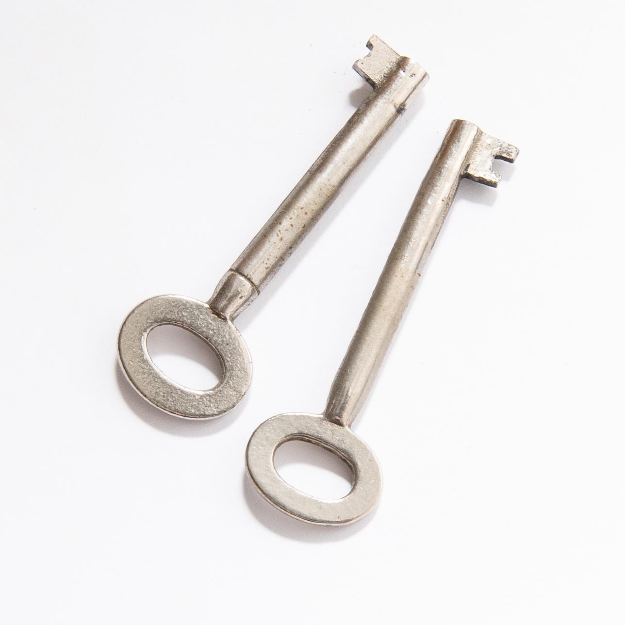 Display cabinet England first half of the 20th century.